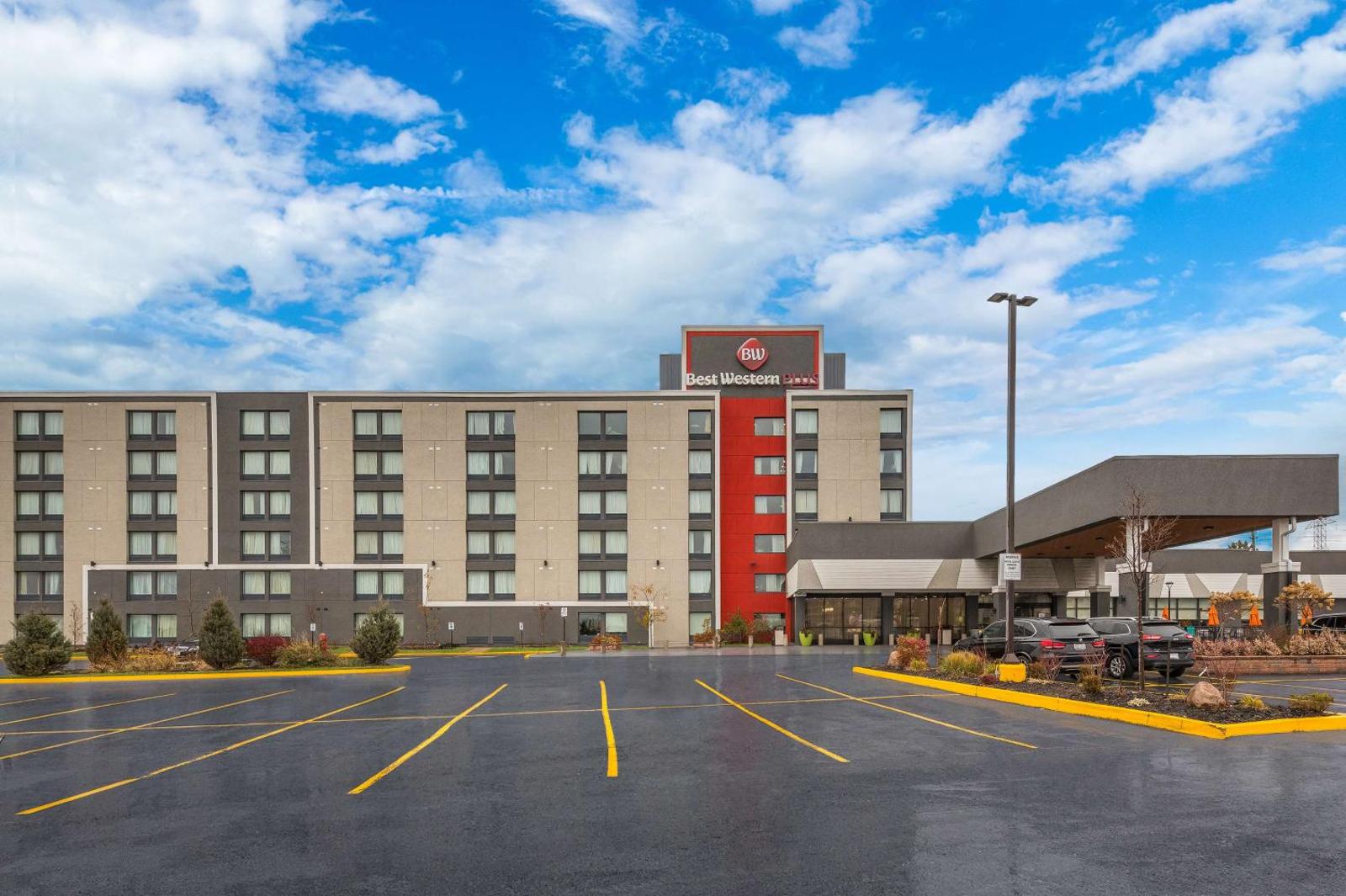 Best Western Plus Toronto North York Hotel & Suites