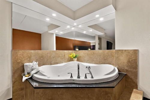 Best Western Plus Toronto North York Hotel & Suites image 20