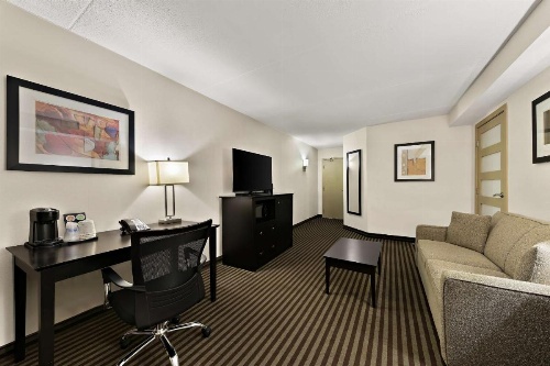 Best Western Plus Toronto North York Hotel & Suites image 21