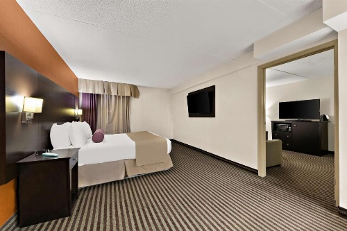 Best Western Plus Toronto North York Hotel & Suites image 23
