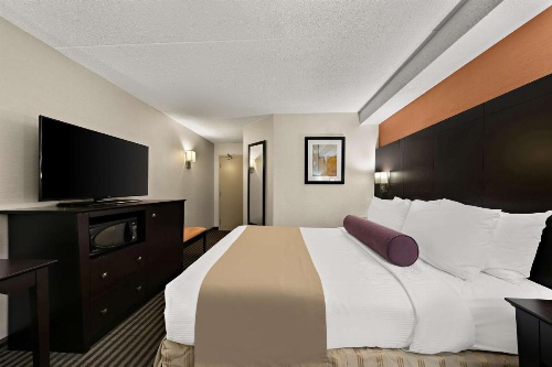 Best Western Plus Toronto North York Hotel & Suites image 25