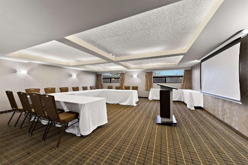 Best Western Plus Toronto North York Hotel & Suites image 27