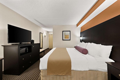 Best Western Plus Toronto North York Hotel & Suites image 5