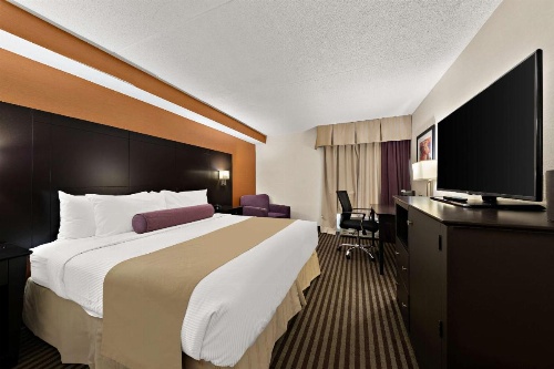 Best Western Plus Toronto North York Hotel & Suites image 6